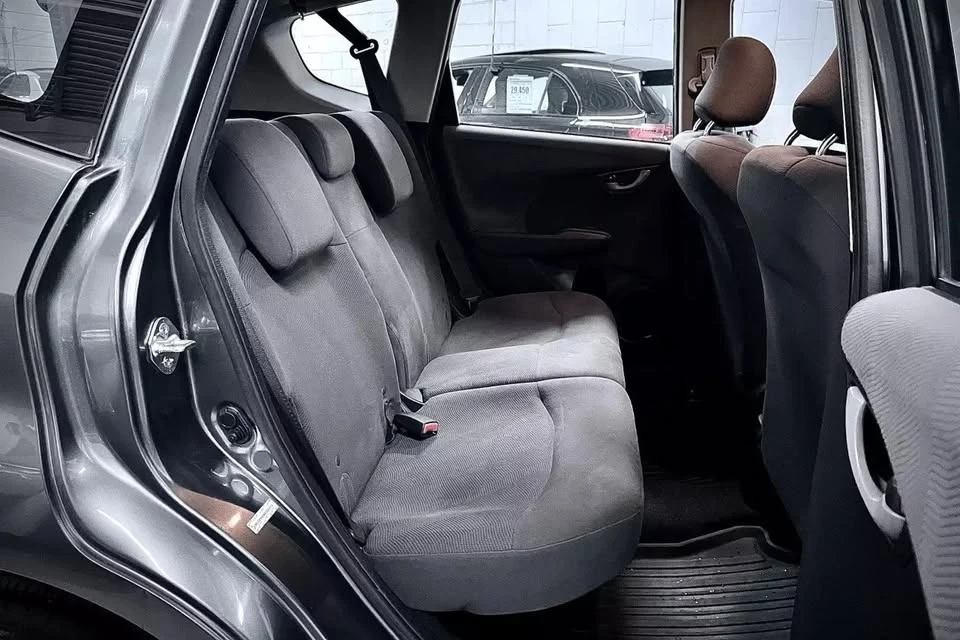 2013 Honda Fit - Image 11 of 19