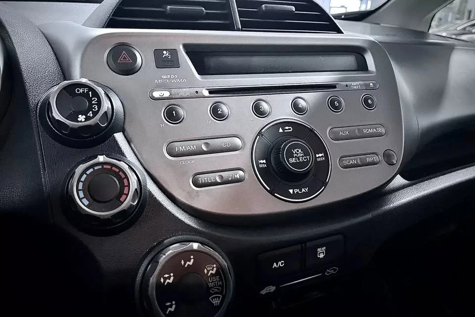 2013 Honda Fit - Image 16 of 19