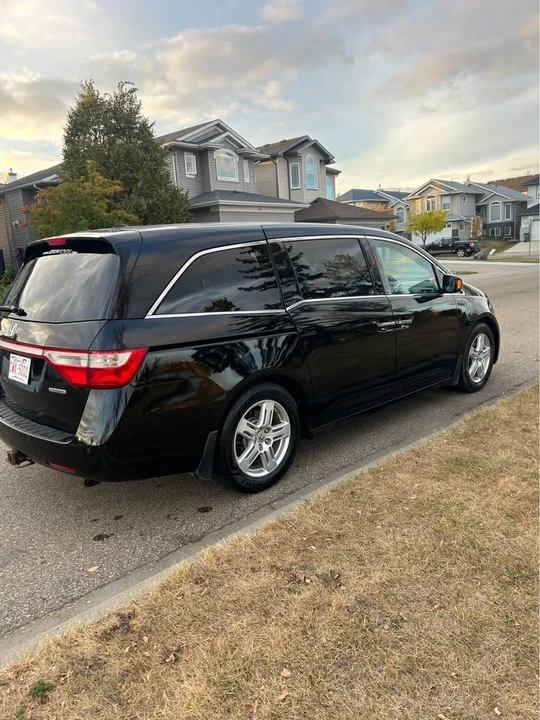 2013 Honda Odyssey - Image 2 of 10