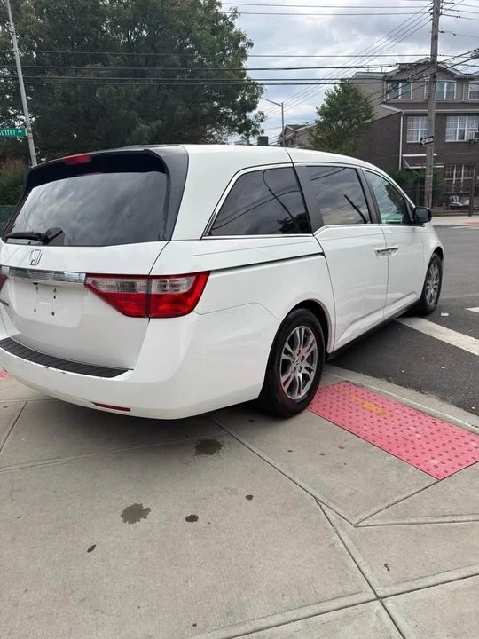 2013 Honda Odyssey - Image 2 of 15
