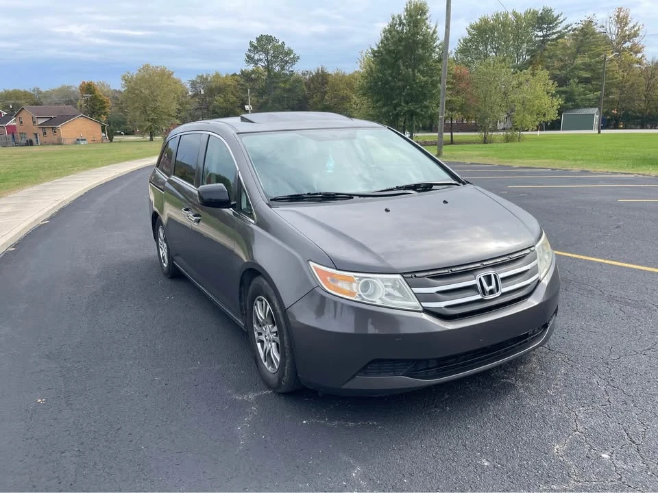 2013 Honda Odyssey - Image 2 of 12