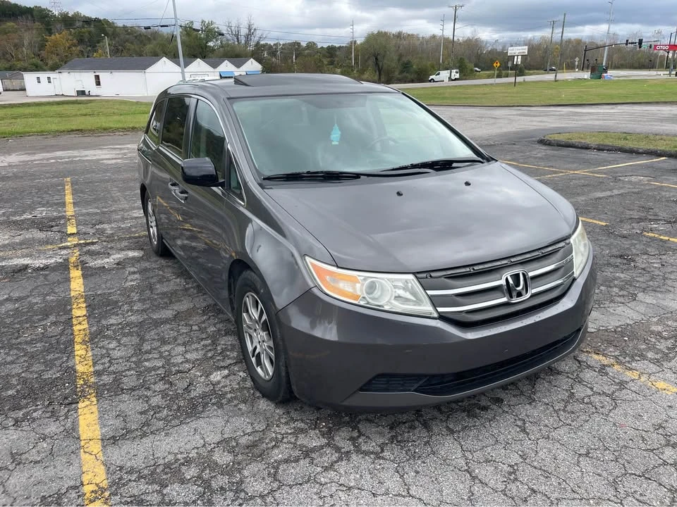 2013 Honda Odyssey - Image 2 of 10