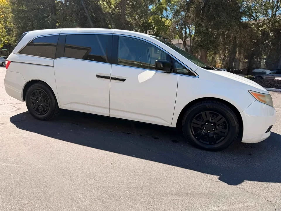 2013 Honda Odyssey - Image 2 of 11