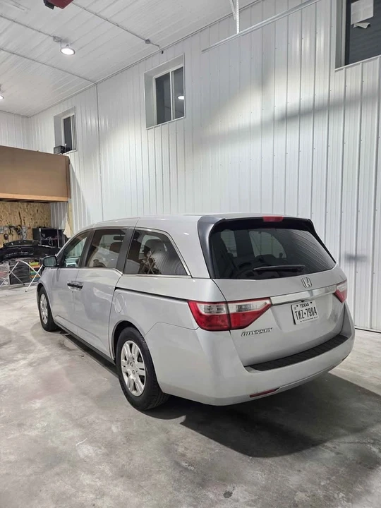 2013 Honda Odyssey - Image 2 of 9