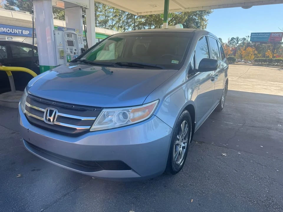 2013 Honda Odyssey - Image 2 of 11
