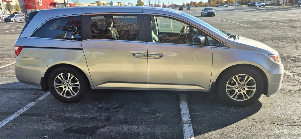 2013 Honda Odyssey - Image 2 of 11