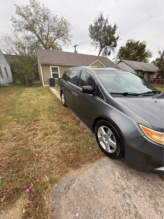 2013 Honda Odyssey - Image 2 of 16
