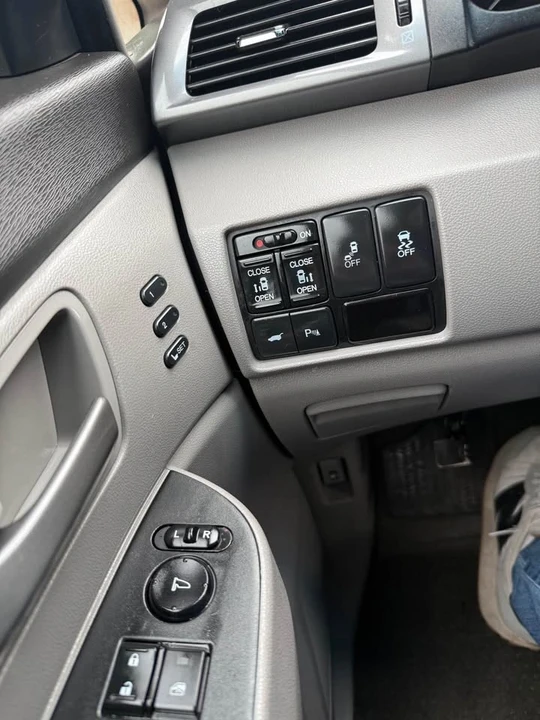 2013 Honda Odyssey - Image 11 of 16