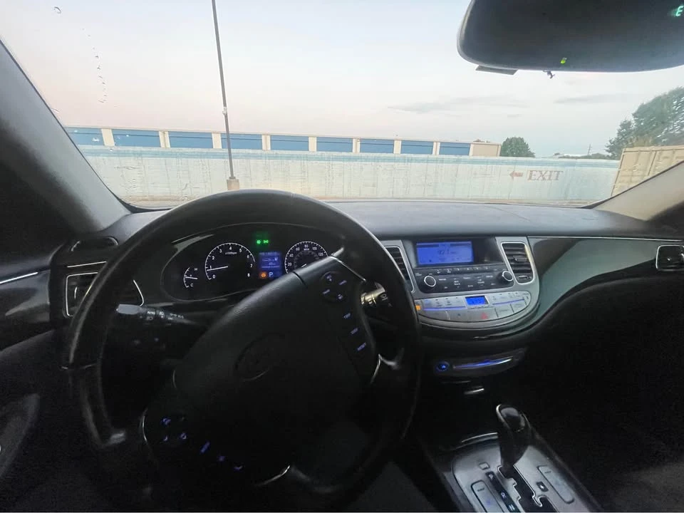2013 Hyundai Genesis - Image 6 of 10