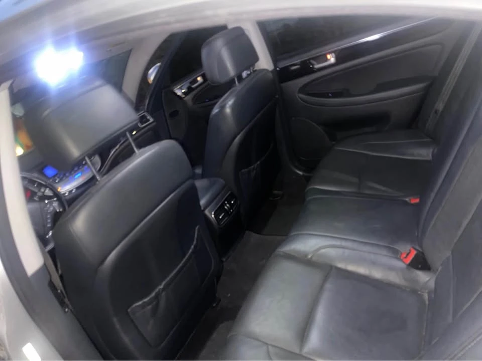 2013 Hyundai Genesis - Image 8 of 10
