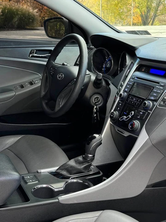 2013 Hyundai Sonata - Image 12 of 18