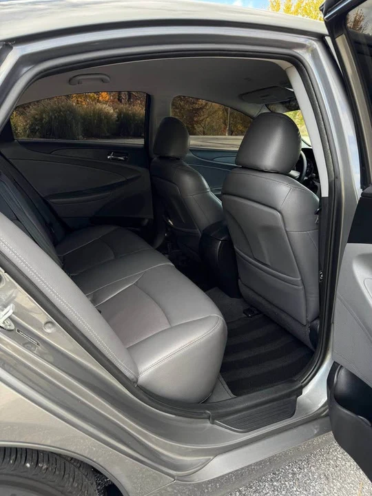 2013 Hyundai Sonata - Image 10 of 18