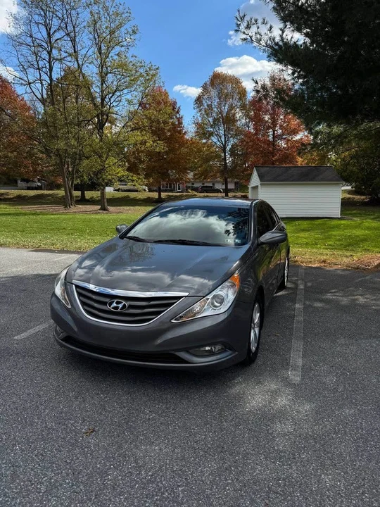 2013 Hyundai Sonata - Image 2 of 18