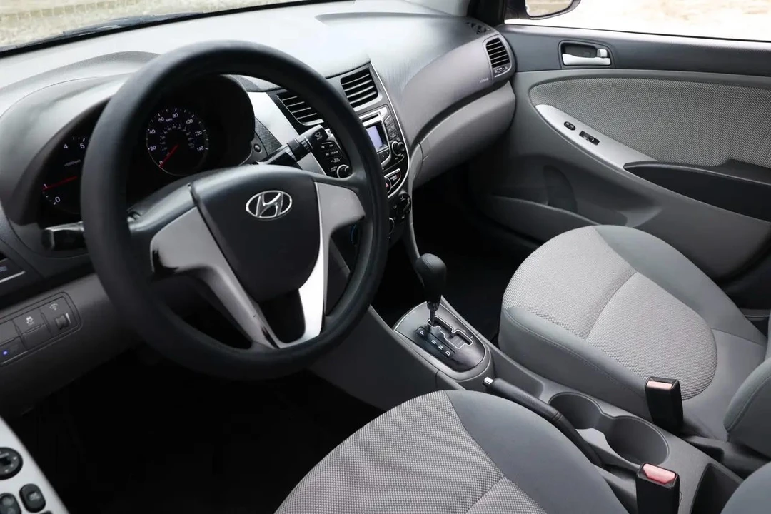 2013 Hyundai Accent - Image 4 of 21