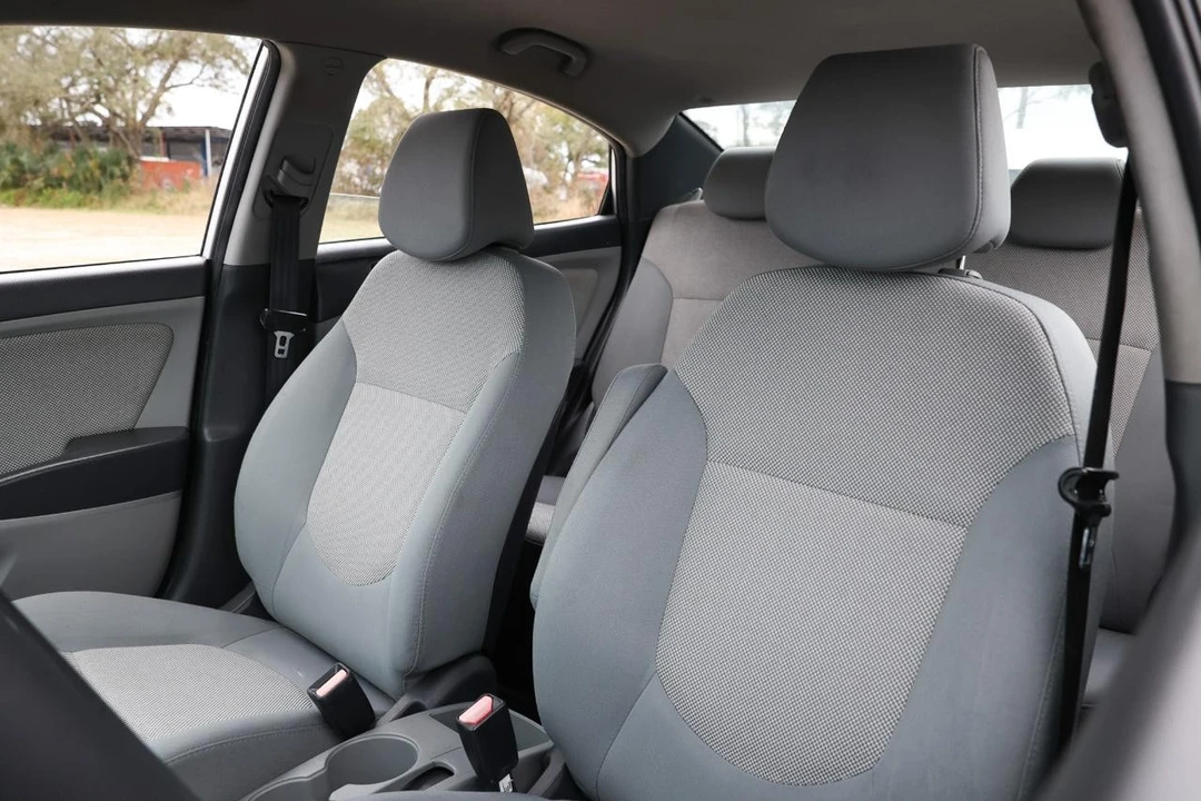 2013 Hyundai Accent - Image 6 of 12