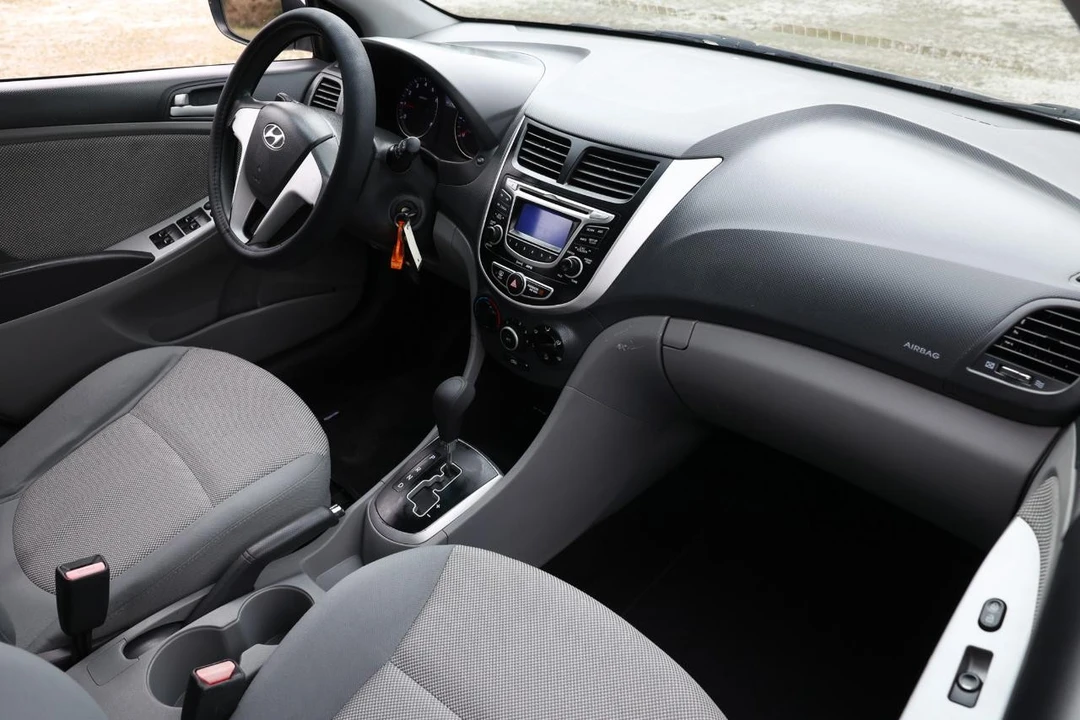 2013 Hyundai Accent - Image 16 of 21