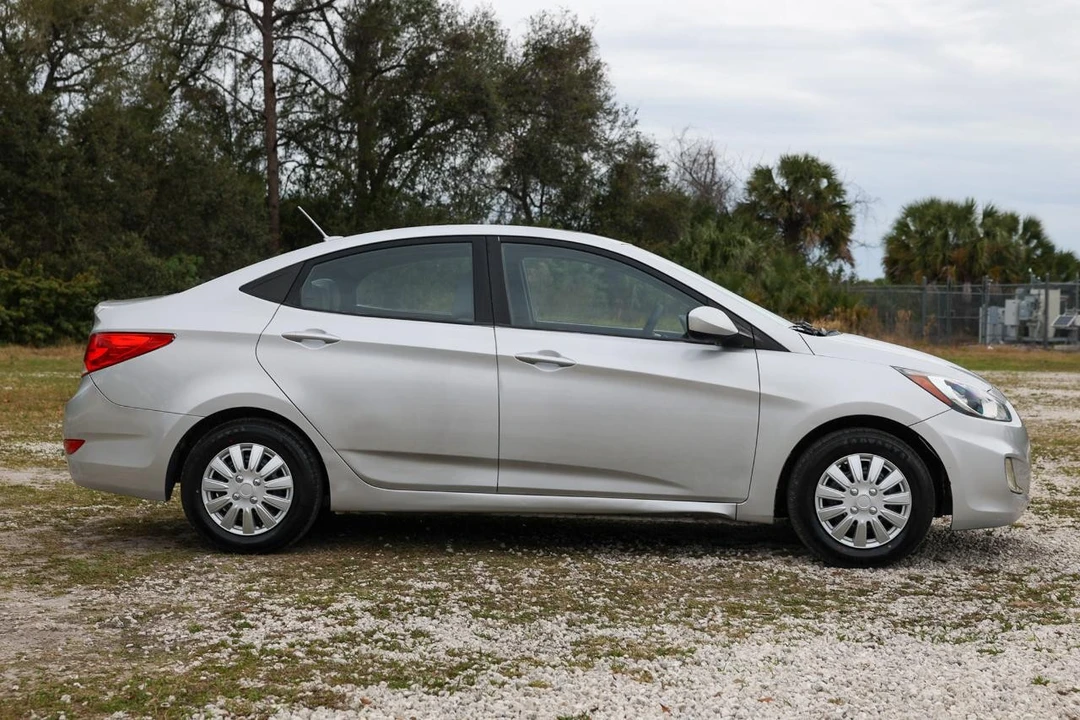 2013 Hyundai Accent - Image 11 of 21