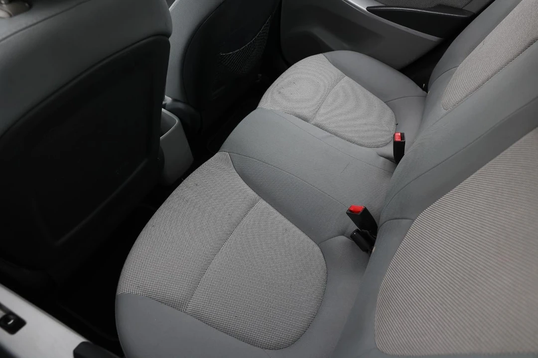 2013 Hyundai Accent - Image 10 of 12