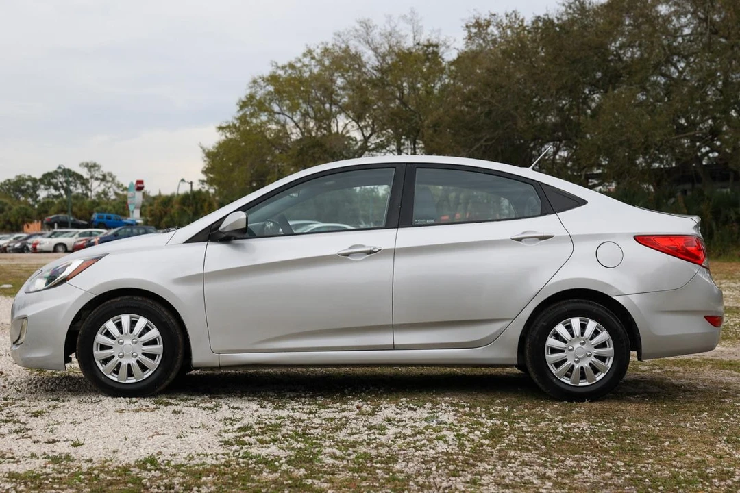 2013 Hyundai Accent - Image 3 of 12
