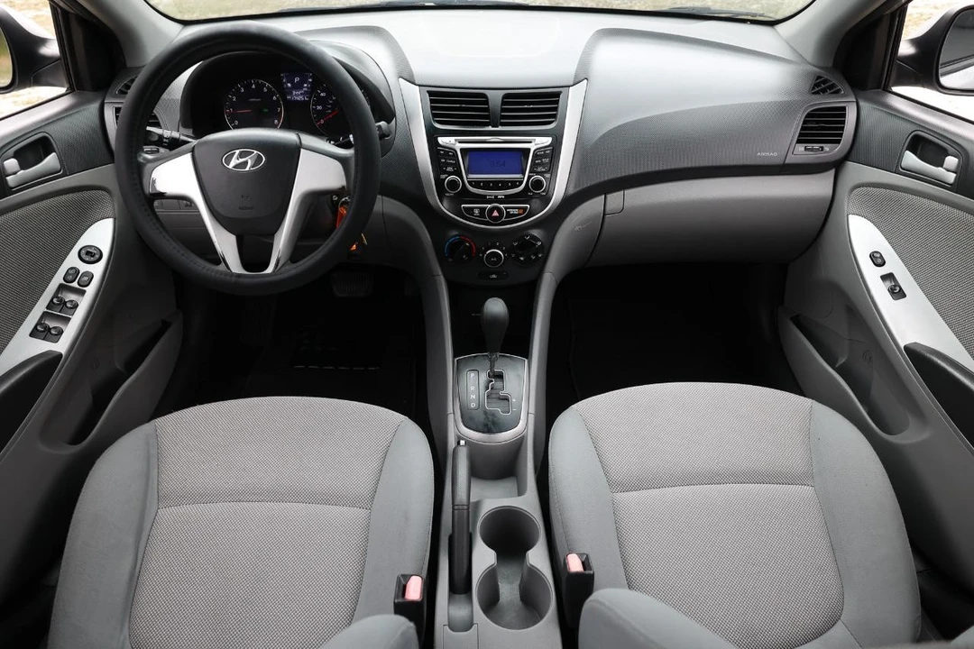 2013 Hyundai Accent - Image 2 of 21