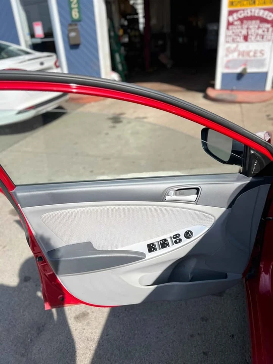 2013 Hyundai Accent - Image 10 of 13