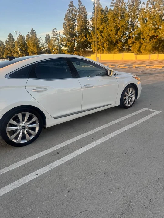 2013 Hyundai Azera - Image 3 of 10