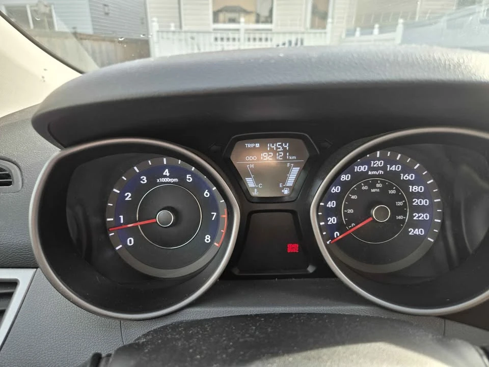 2013 Hyundai Elantra - Image 6 of 8