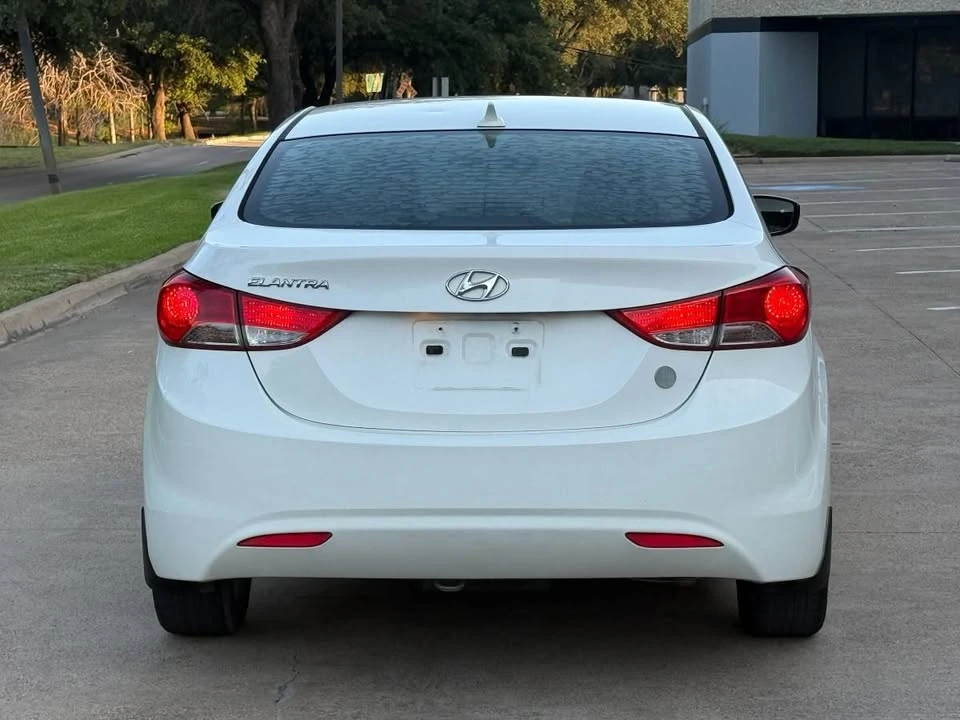 2013 Hyundai Elantra - Image 2 of 3