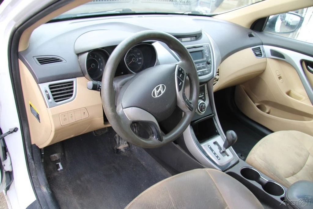 2013 Hyundai Elantra - Image 13 of 21