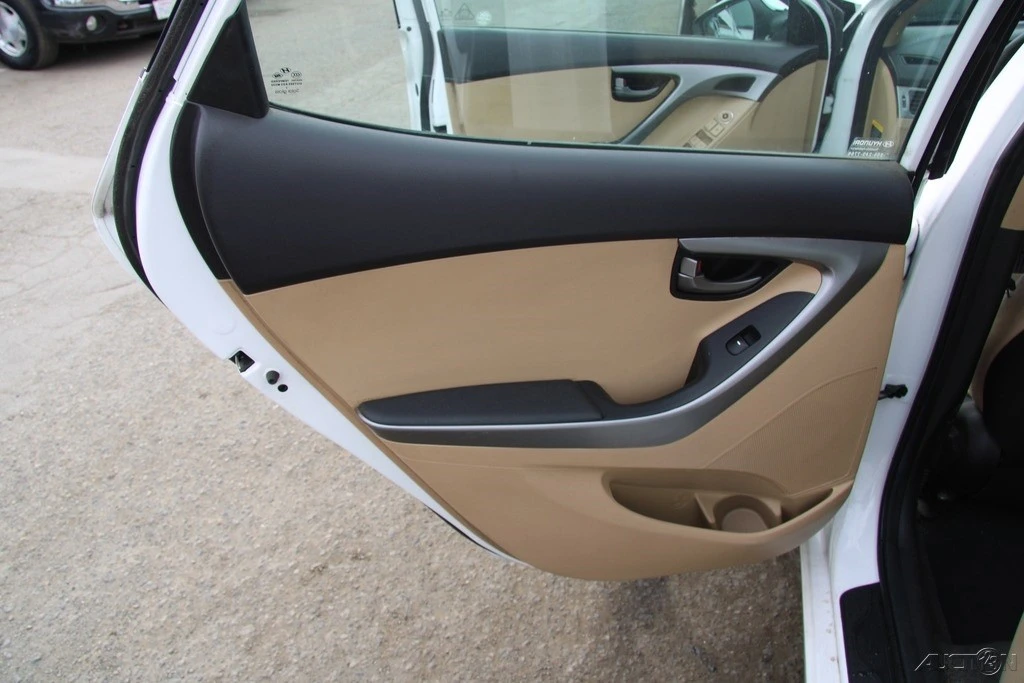 2013 Hyundai Elantra - Image 18 of 21