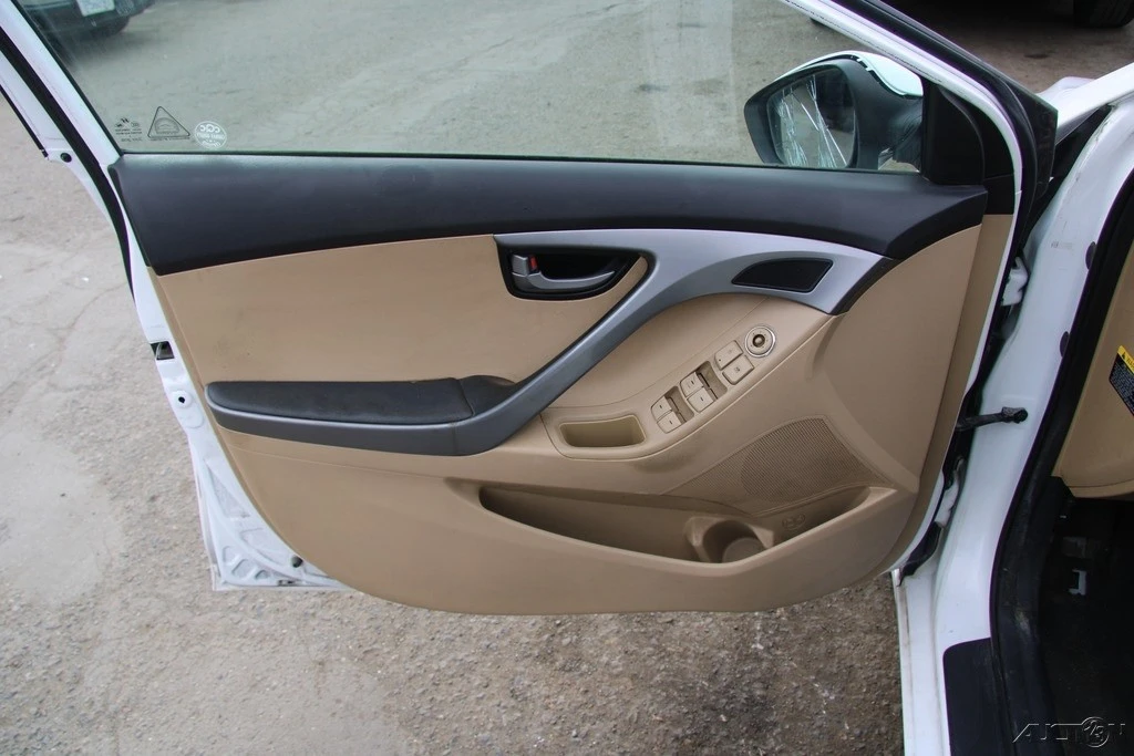 2013 Hyundai Elantra - Image 11 of 21