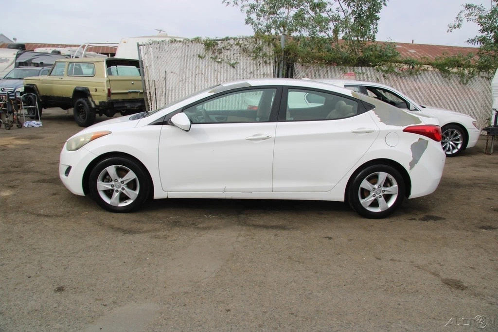 2013 Hyundai Elantra - Image 3 of 21