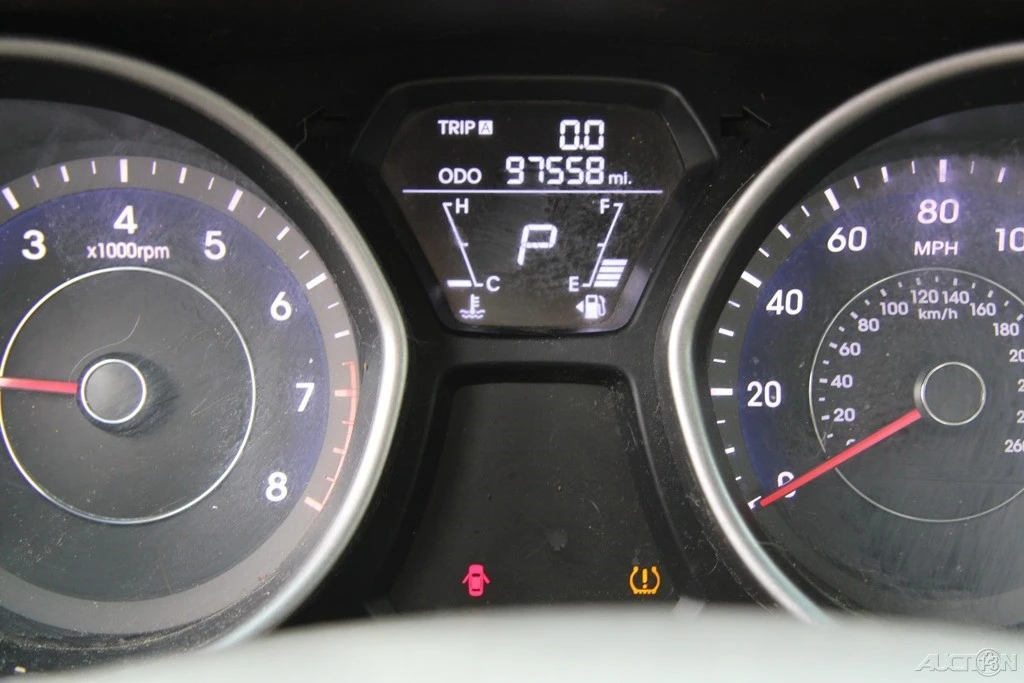 2013 Hyundai Elantra - Image 15 of 21