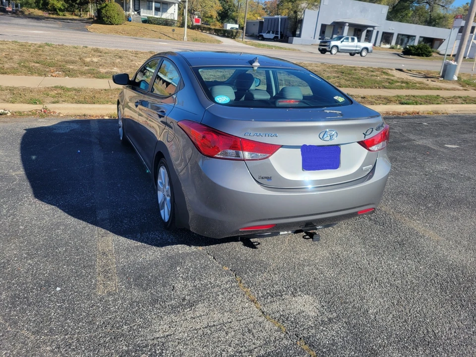 2013 Hyundai Elantra - Image 12 of 13