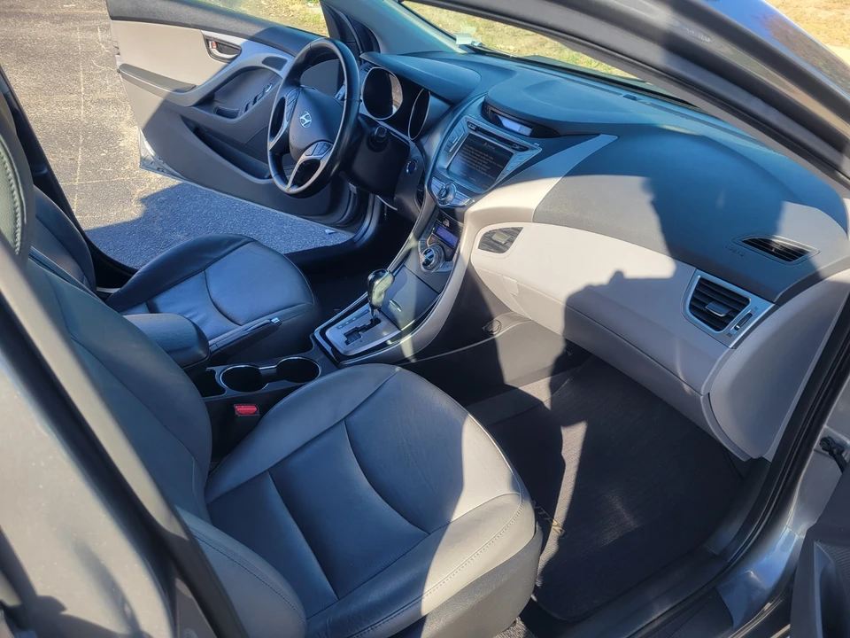 2013 Hyundai Elantra - Image 8 of 13