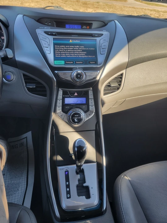 2013 Hyundai Elantra - Image 10 of 13