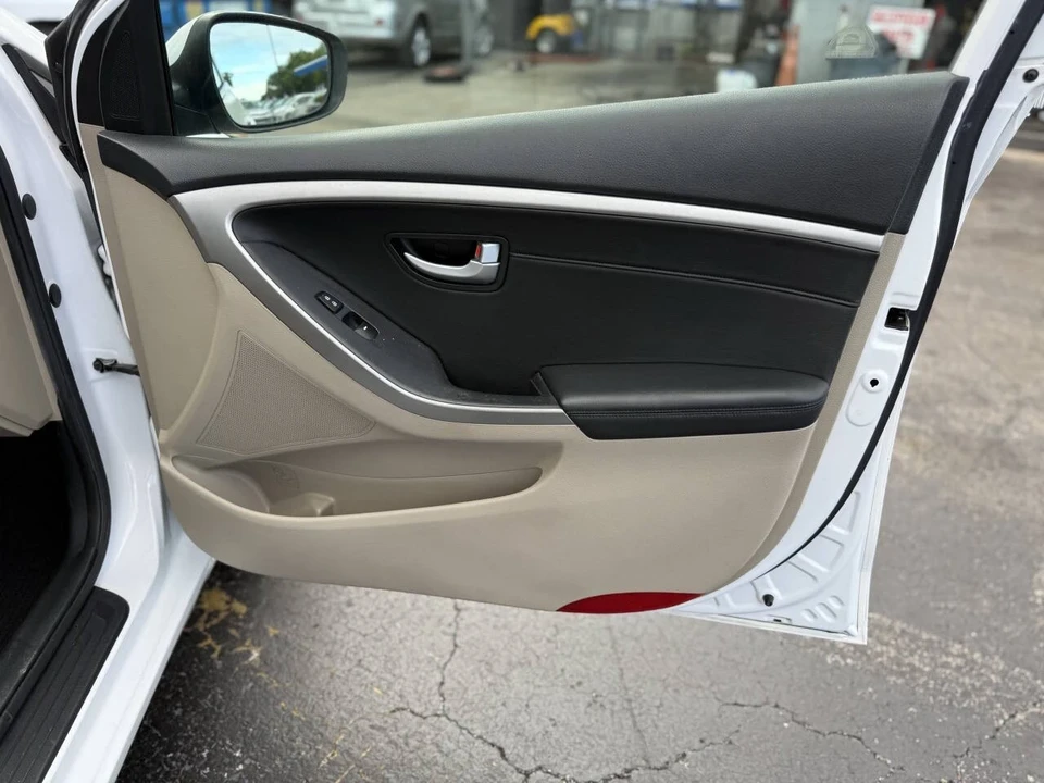 2013 Hyundai Elantra - Image 19 of 21