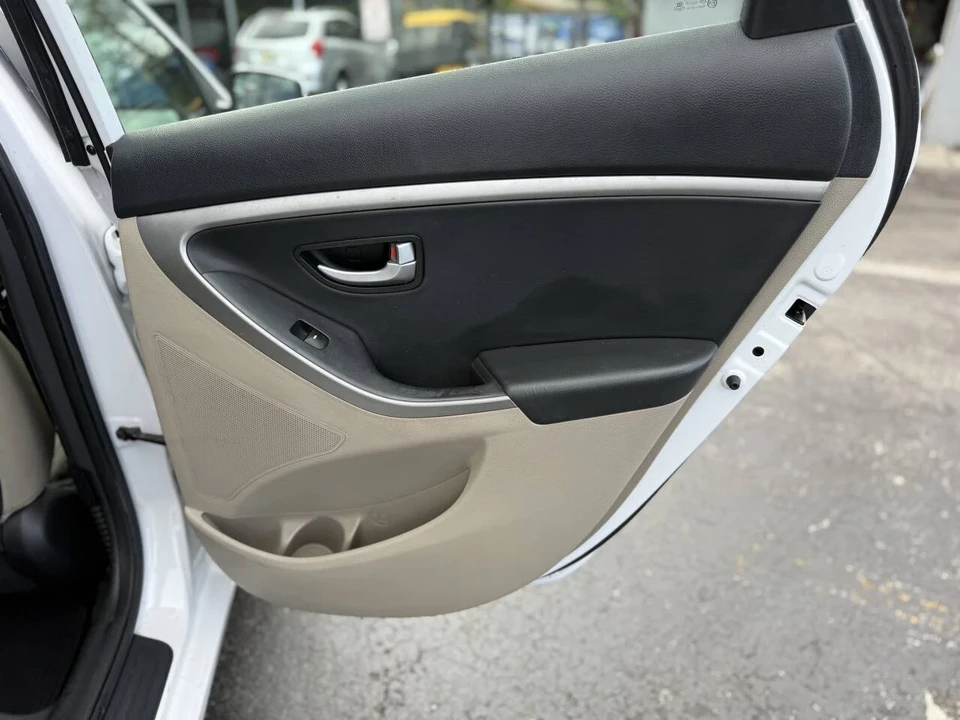 2013 Hyundai Elantra - Image 17 of 21