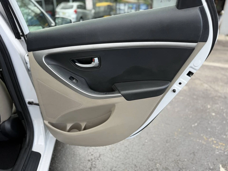 2013 Hyundai Elantra - Image 17 of 21