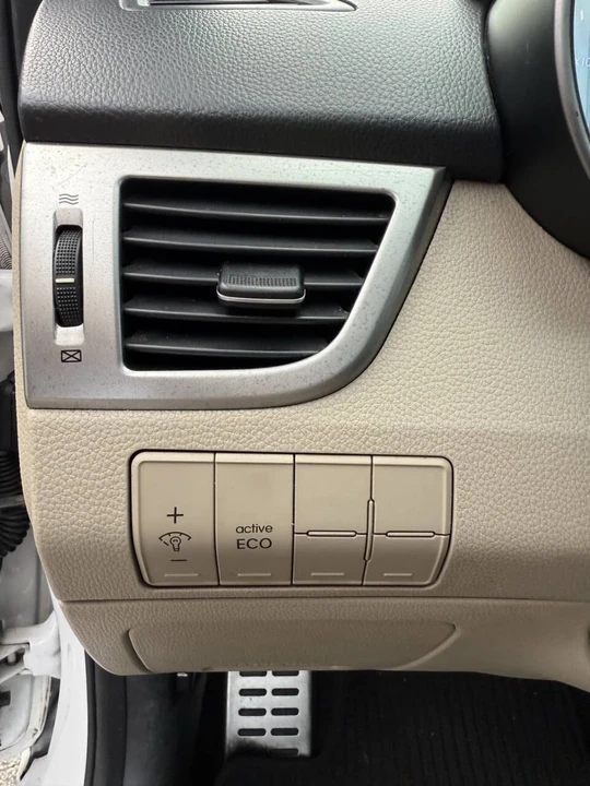 2013 Hyundai Elantra - Image 12 of 21
