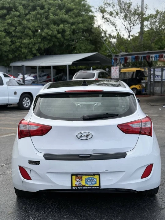 2013 Hyundai Elantra - Image 5 of 21