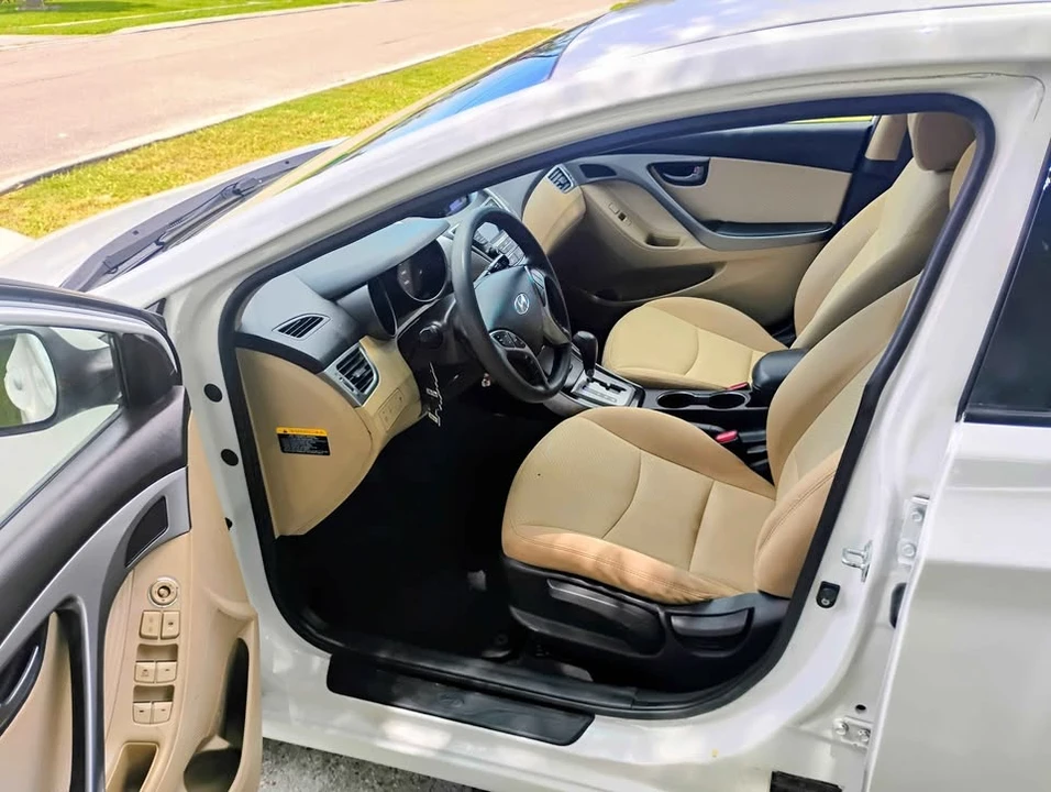 2013 Hyundai Elantra - Image 4 of 5