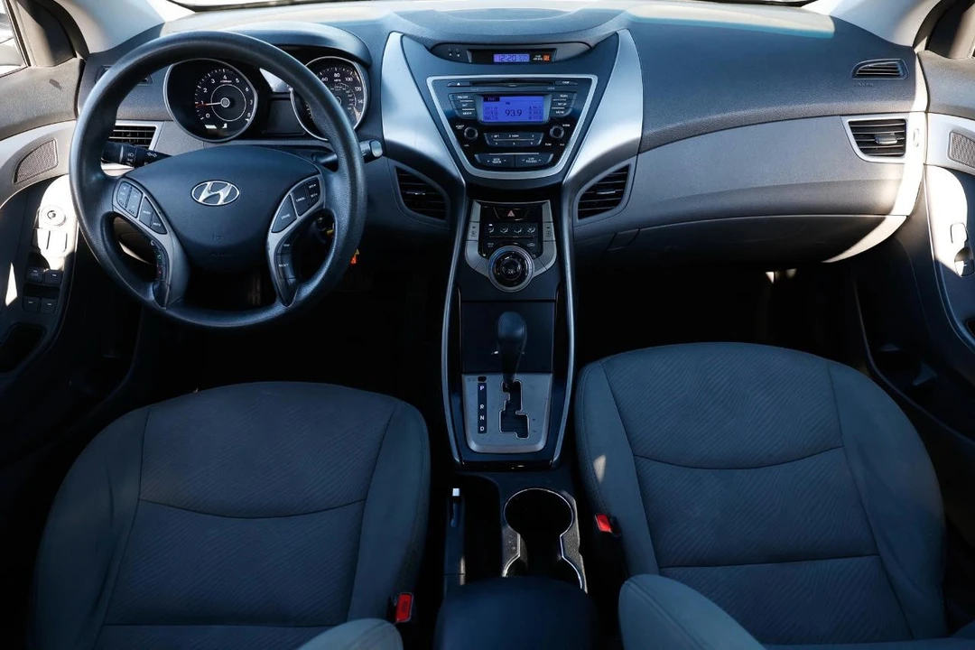 2013 Hyundai Elantra - Image 2 of 12