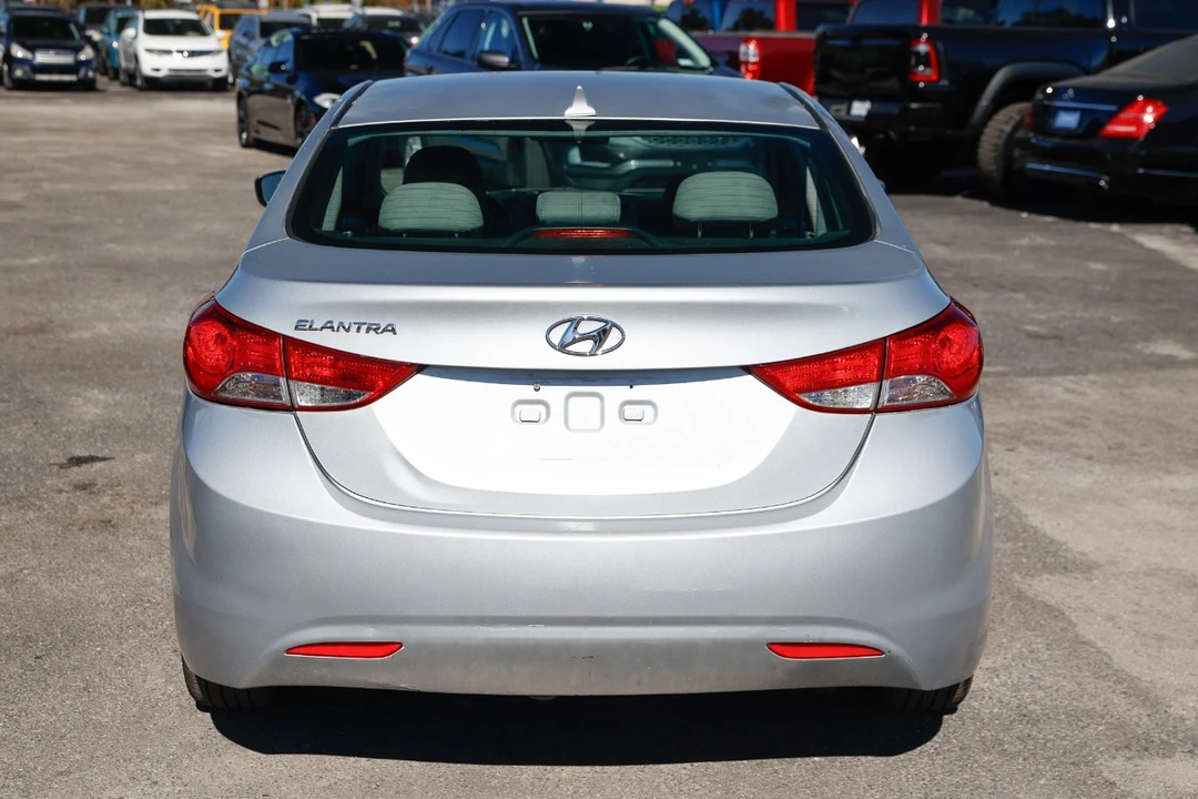 2013 Hyundai Elantra - Image 9 of 12