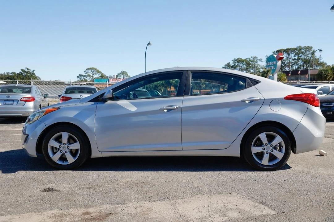 2013 Hyundai Elantra - Image 3 of 12