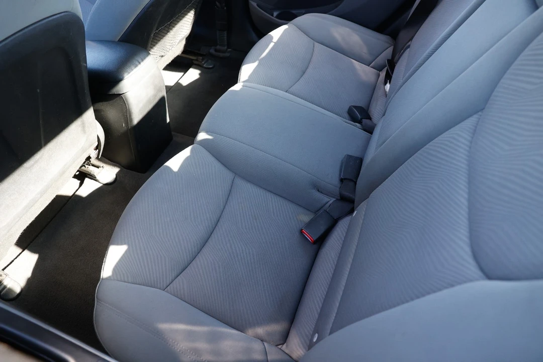 2013 Hyundai Elantra - Image 10 of 12