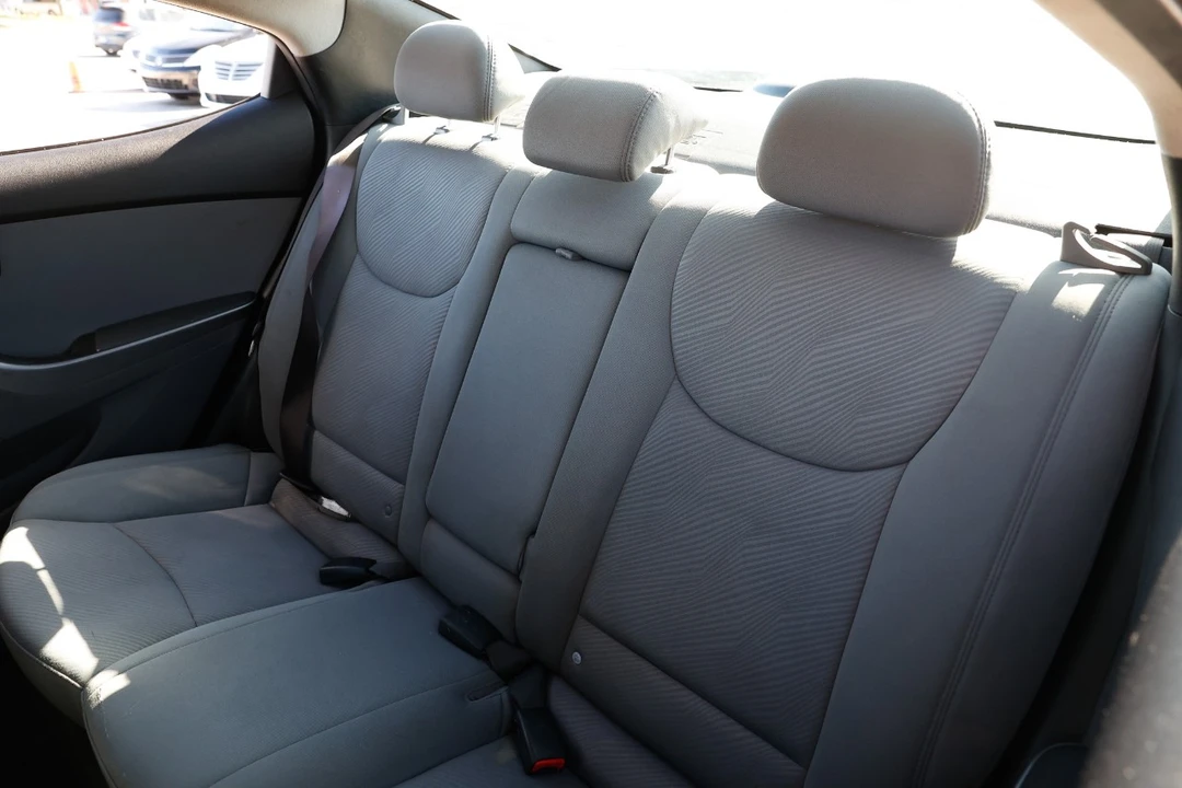 2013 Hyundai Elantra - Image 8 of 12