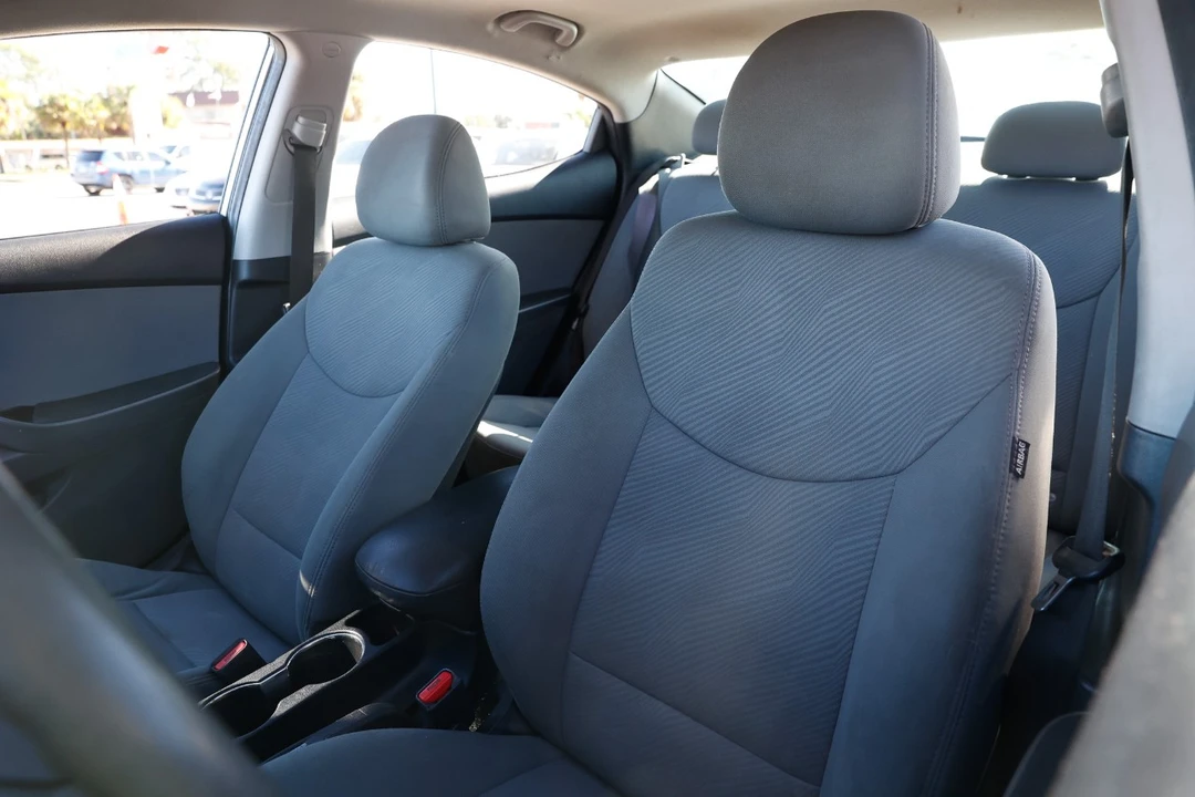 2013 Hyundai Elantra - Image 6 of 12