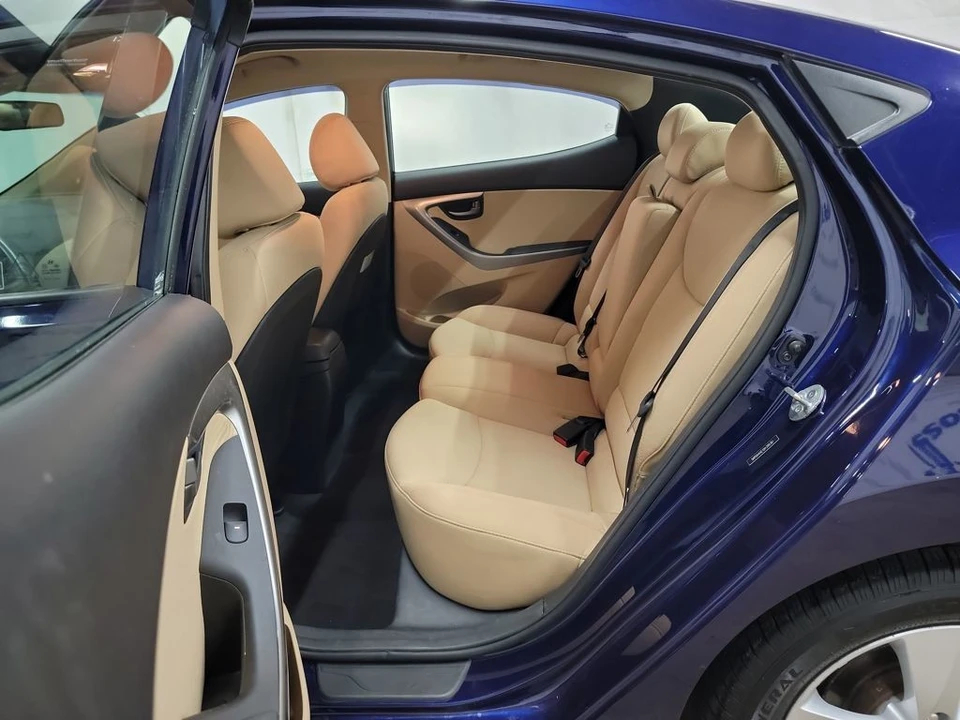 2013 Hyundai Elantra - Image 10 of 12
