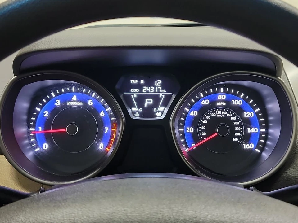 2013 Hyundai Elantra - Image 8 of 12